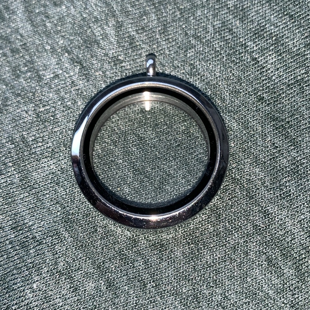 Origami Owl Silver Locket Pendant - Classic Round